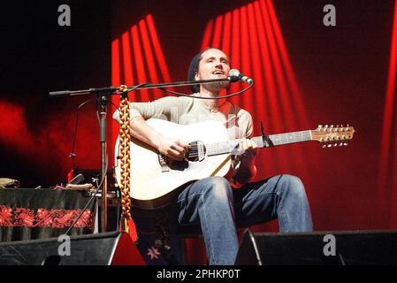 Das John Butler Trio tritt live auf der „Funky Tonight Tour“ auf. Enmore Theatre, 27.11.06. Sydney, Australien Stockfoto