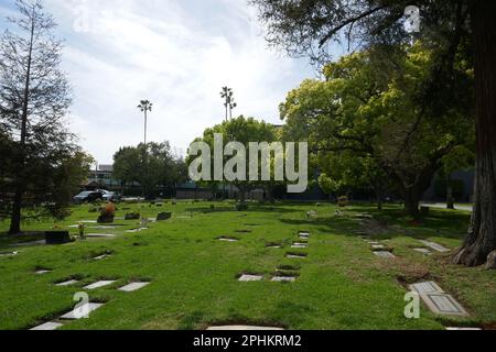 Los Angeles, Kalifornien, USA 26. März 2023 Pierce Brothers Westwood Village Memorial Park Cemetery am 26. März 2023 in Los Angeles, Kalifornien, USA. Foto: Barry King/Alamy Stock Photo Stockfoto