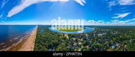 Lielupe aus der Vogelperspektive in Lettland. Stockfoto
