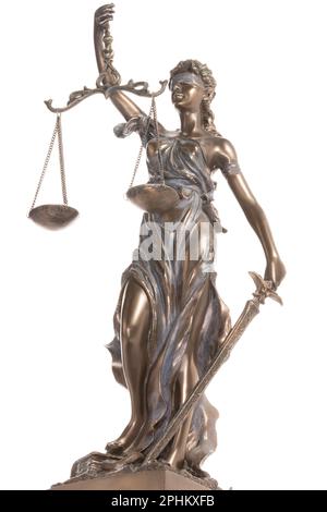 Bronzestatue der Justiz isoliert auf weißem Hintergrund. Rechtsrecht und Rechtsbegriff. Stockfoto