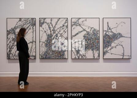 Thaddaeus Ropac, London, Großbritannien. 29. März 2023. Perdu-Serie (30. März bis 13. Mai) des Künstlers Lee Bul, der zum ersten Mal in Großbritannien auftritt. Diese prächtigen Perlen- und Acrylgemälde sind als ein- und mehrschichtige Werke konzipiert und veranschaulichen die Praxis des Künstlers, indem sie vergangene, gegenwärtige und zukünftige Zeitpunkte durch die darin enthaltenen Materialien und Referenzen zusammenführen. Lee Bul lebt und arbeitet in Seoul, Südkorea. Motiv: Lee Bul, Perdu CLIX; CLX; CLXI; CLXII; 2023. Kredit: Malcolm Park/Alamy Live News Stockfoto