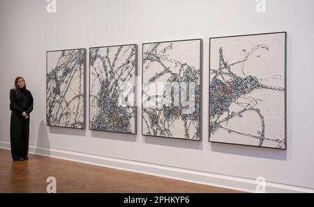 Thaddaeus Ropac, London, Großbritannien. 29. März 2023. Perdu-Serie (30. März bis 13. Mai) des Künstlers Lee Bul, der zum ersten Mal in Großbritannien auftritt. Diese prächtigen Perlen- und Acrylgemälde sind als ein- und mehrschichtige Werke konzipiert und veranschaulichen die Praxis des Künstlers, indem sie vergangene, gegenwärtige und zukünftige Zeitpunkte durch die darin enthaltenen Materialien und Referenzen zusammenführen. Lee Bul lebt und arbeitet in Seoul, Südkorea. Motiv: Lee Bul, Perdu CLIX; CLX; CLXI; CLXII; 2023. Kredit: Malcolm Park/Alamy Live News Stockfoto