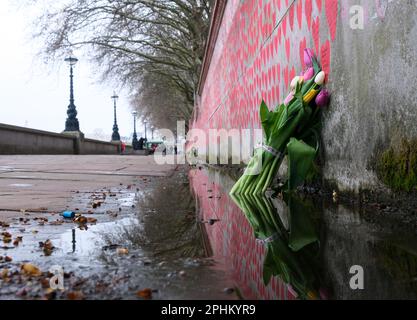 National Covid Memorial Wall, Westminster, London, Großbritannien. 29. März 2023 Der 29. März ist der zweite Jahrestag der Errichtung der National Covid Memorial Wall. Kredit: Matthew Chattle/Alamy Live News Stockfoto