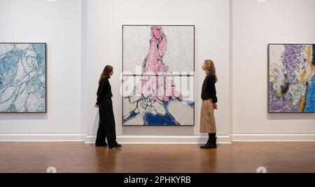 Thaddaeus Ropac, London, Großbritannien. 29. März 2023. Perdu-Serie (30. März bis 13. Mai) des Künstlers Lee Bul, der zum ersten Mal in Großbritannien auftritt. Diese prächtigen Perlen- und Acrylgemälde sind als ein- und mehrschichtige Werke konzipiert und veranschaulichen die Praxis des Künstlers, indem sie vergangene, gegenwärtige und zukünftige Zeitpunkte durch die darin enthaltenen Materialien und Referenzen zusammenführen. Lee Bul lebt und arbeitet in Seoul, Südkorea. Motiv: Lee Bul, Perdu CXIX, 2021. Kredit: Malcolm Park/Alamy Live News Stockfoto