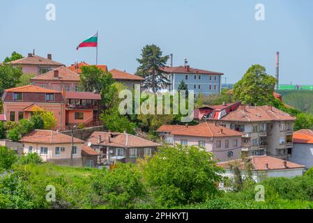 Wohnhäuser in Swischtov, Bulgarien, aus der Vogelperspektive. Stockfoto