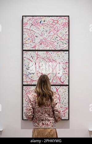 Thaddaeus Ropac, London, Großbritannien. 29. März 2023. Perdu-Serie (30. März bis 13. Mai) des Künstlers Lee Bul, der zum ersten Mal in Großbritannien auftritt. Diese prächtigen Perlen- und Acrylgemälde sind als ein- und mehrschichtige Werke konzipiert und veranschaulichen die Praxis des Künstlers, indem sie vergangene, gegenwärtige und zukünftige Zeitpunkte durch die darin enthaltenen Materialien und Referenzen zusammenführen. Lee Bul lebt und arbeitet in Seoul, Südkorea. Motiv: Lee Bul, Perdu CXVII, 2021. Kredit: Malcolm Park/Alamy Live News Stockfoto