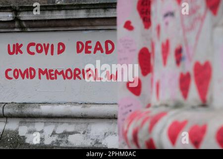 National Covid Memorial Wall, Westminster, London, Großbritannien. 29. März 2023 Der 29. März ist der zweite Jahrestag der Errichtung der National Covid Memorial Wall. Kredit: Matthew Chattle/Alamy Live News Stockfoto