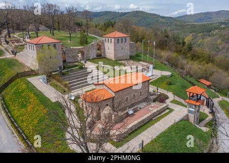 Festung TSARI Mali Grad in Belchin, Bulgarien. Stockfoto