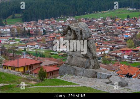 Statue von Georgi Benkovski in der bulgarischen Stadt Koprivschtitsa. Stockfoto