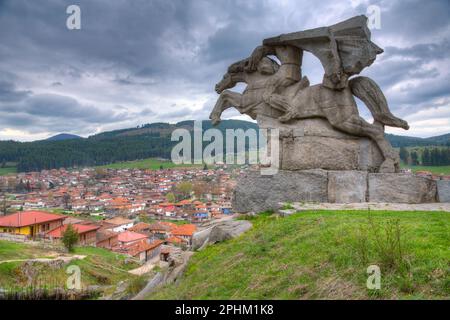 Statue von Georgi Benkovski in der bulgarischen Stadt Koprivschtitsa. Stockfoto