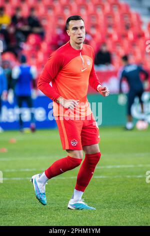 Toronto, Kanada. 28. März 2023. Dominik Zator wärmt sich vor dem Start des Qualifikationsspiels der CONCACAF Nations League zwischen Kanada und Honduras auf dem BMO Field in Toronto auf. Das Spiel endete 4-1 für Kanada und schickte es ins Halbfinale. (Foto: Angel Marchini/SOPA Images/Sipa USA) Guthaben: SIPA USA/Alamy Live News Stockfoto
