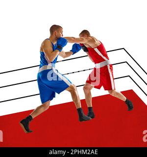 Zwei sportliche, professionelle Boxer, die auf dem Ring kämpfen. Gegner. Kampfsport. Collage für zeitgenössische Kunst. Stockfoto