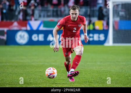 Toronto, Kanada. 28. März 2023. Alistair Johnston #2 des kanadischen Teams in Aktion während des Qualifikationsspiels der CONCACAF Nations League zwischen Kanada und Honduras im BMO Field in Toronto. Das Spiel endete 4-1 für Kanada und schickte es ins Halbfinale. (Foto: Angel Marchini/SOPA Images/Sipa USA) Guthaben: SIPA USA/Alamy Live News Stockfoto
