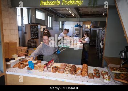 Morny Bakehouse ist eine moderne Viennoiserie an der Francis Road, Leyton, East London, England, Großbritannien. Stockfoto