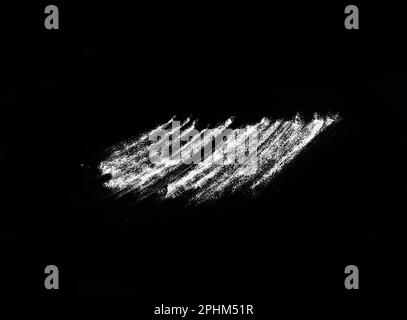 Weiße dunkelgraue Striche, Kreide auf schwarzem Brett, von Hand gezeichnete Kreide, Kreide Striche Texturhintergrund Stockfoto