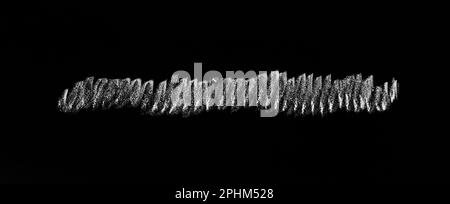 Weiße dunkelgraue Striche, Kreide auf schwarzem Brett, von Hand gezeichnete Kreide, Kreide Striche Texturhintergrund Stockfoto