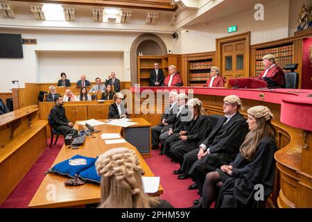 Humza Yousaf wurde am Sitzungsgericht in Edinburgh als erster Minister Schottlands vereidigt. Bilddatum: Mittwoch, 29. März 2023. Stockfoto