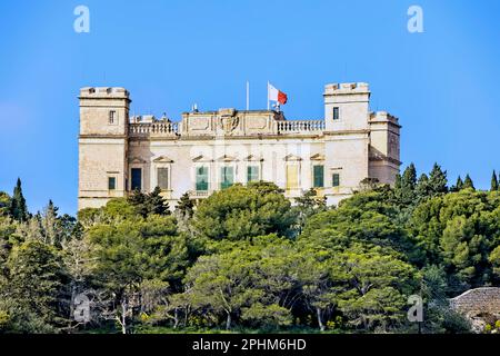 Is-Siggiewi, Malta. 23. März 2023. Der Verdala-Palast, der 1586 vom Architekten Girolamo Cassar entworfen wurde, beherbergt die Sommerresidenz des Präsidenten. Stockfoto