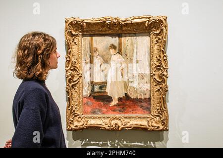 London, Großbritannien. 29. März 2023. The Mirror (La Psyché)(1876)Oil on Canvas Museo Nacional Thyssen-Bornemisza, MadridDie erste große britische Ausstellung von Berthe Morisot seit 1950.in Partnerschaft mit dem Musée Marmottan Monet, Paris, haben viele noch nie zuvor in Großbritannien gesehen, Dulwich Picture Gallery 31. März - 10. September 2023. Kredit: Paul Quezada-Neiman/Alamy Live News Stockfoto
