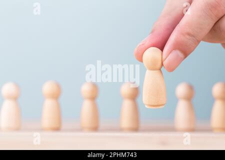 Hand Holding wählt eine Führung zum Erfolg Geschäft, Konzept ist die Führung und Teamsieg im Geschäft. Stockfoto