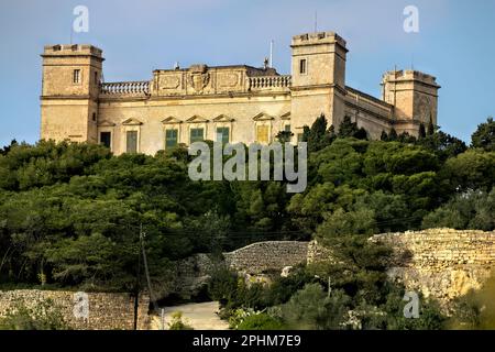 Is-Siggiewi, Malta. 23. März 2023. Der Verdala-Palast, der 1586 vom Architekten Girolamo Cassar entworfen wurde, beherbergt die Sommerresidenz des Präsidenten. Stockfoto