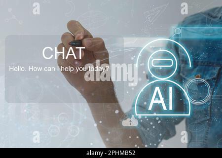 Chatten Sie mit KI oder künstlicher Intelligenz. Junger Geschäftsmann, der sich mit einer intelligenten KI oder künstlicher Intelligenz unterhält, die eine künstliche Intelligenz verwendet Stockfoto