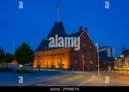 Nachtsicht auf das Toldboden-Haus in Aarhus, Dänemark. Stockfoto