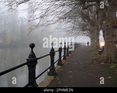 Saint Helen's Wharf ist ein bekannter Schönheitsort an der Themse, direkt oberhalb der mittelalterlichen Brücke bei Abingdon-on-Thames. Der Kai war für Centurie Stockfoto