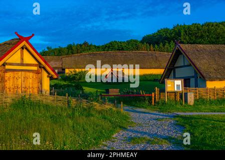 Rekonstruierte wikingerhäuser im Fyrkat wikingerzentrum in Dänemark. Stockfoto