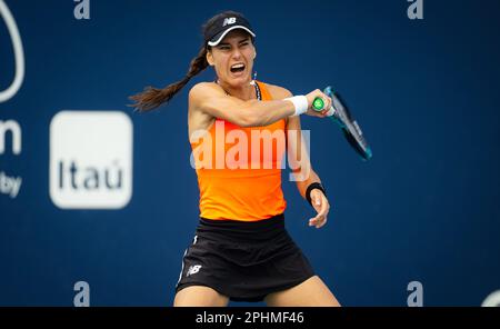 Sorana Cirstea von Rumänien in Aktion während der vierten Runde des Miami Open 2023, WTA 1000 Tennis Turnier am 27. März 2023 in Miami, USA - Foto: Rob Prange/DPPI/LiveMedia Stockfoto