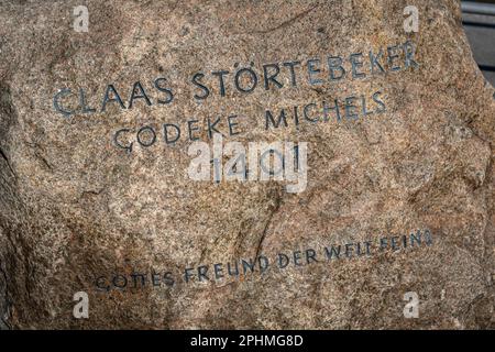Hamburg, Deutschland, 10. März 2018, Basis des Stoertebek-Denkmals am Stoertebeker Ufer in HafenCity. Stockfoto