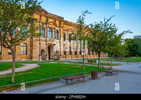 Der Zwinger-Palast während des Sonnenaufgangs in Dresden. Stockfoto