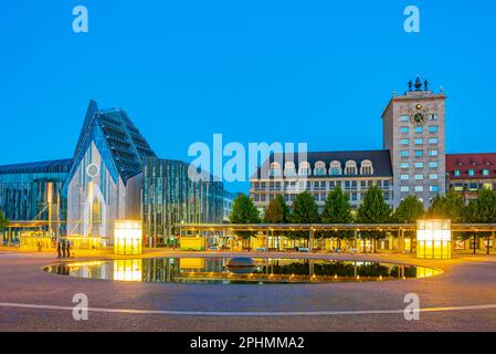Sonnenaufgangsblick an der Universität Leipzig in Deutschland. Stockfoto