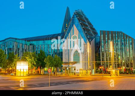 Sonnenaufgangsblick an der Universität Leipzig in Deutschland. Stockfoto
