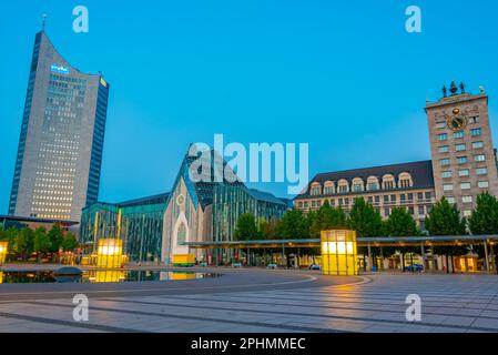 Sonnenaufgangsblick an der Universität Leipzig in Deutschland. Stockfoto