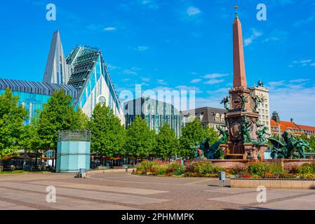 Blick auf den Mendebrunnen-Brunnen in der deutschen Stadt Leipzig. Stockfoto