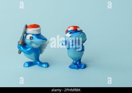 Tyumen, Russland-15. Februar 2023: Kinder Surprise Toy Haies. Hergestellt von Italian Ferrero. Nahaufnahme Stockfoto