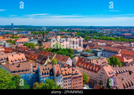 Panoramablick auf die deutsche Stadt Nürnberg vom Schloss Kaiserburg. Stockfoto