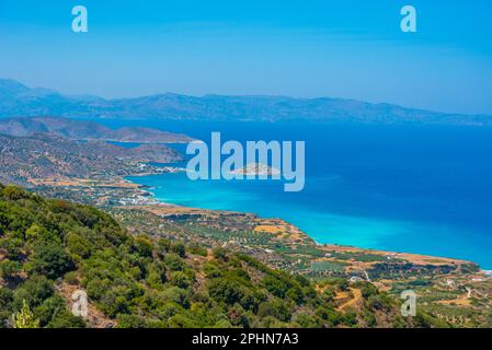 Panoramablick auf die Mirabello-Bucht auf der griechischen Insel Kreta. Stockfoto