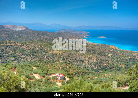 Panoramablick auf die Mirabello-Bucht auf der griechischen Insel Kreta. Stockfoto