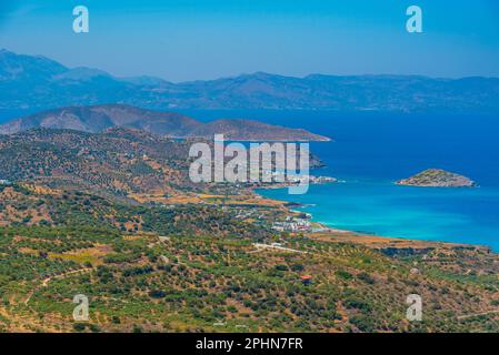 Panoramablick auf die Mirabello-Bucht auf der griechischen Insel Kreta. Stockfoto