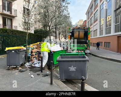 Paris, Frankreich, französische Müllarbeiter Streik, Müllhaufen auf der Straßenszene, 2023 Stockfoto