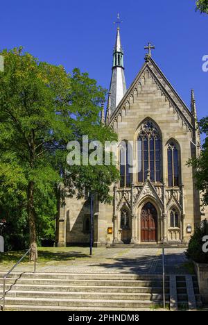 Die protestantische Kollegialkirche der Stadt Dettingen an der Erms, Baden-Württemberg, Deutschland, Europa, ist vorwiegend ein gotisches Gebäude. Stockfoto