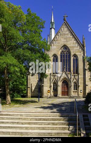 Die protestantische Kollegialkirche der Stadt Dettingen an der Erms, Baden-Württemberg, Deutschland, Europa, ist vorwiegend ein gotisches Gebäude. Stockfoto