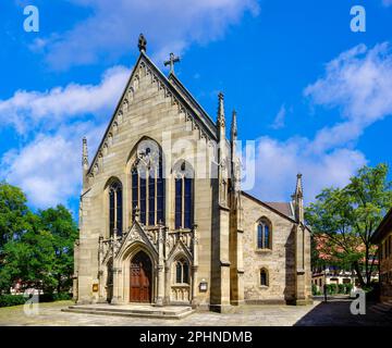 Die protestantische Kollegialkirche der Stadt Dettingen an der Erms, Baden-Württemberg, Deutschland, Europa, ist vorwiegend ein gotisches Gebäude. Stockfoto