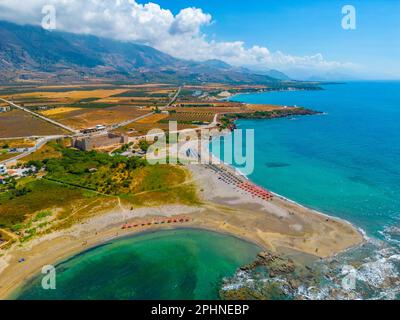 Panoramablick auf Frangokastello Beach auf der griechischen Insel Kreta. Stockfoto