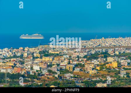 Panoramablick auf die griechische Stadt Heraklion. Stockfoto
