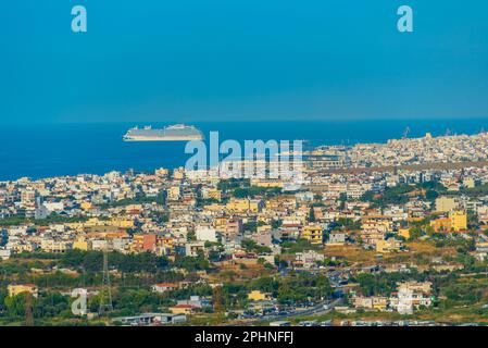 Panoramablick auf die griechische Stadt Heraklion. Stockfoto
