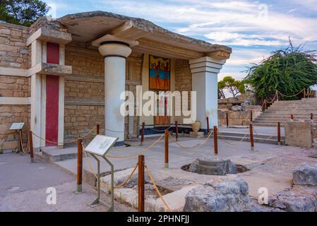 Fresko der Prozession in den Ruinen des Palastes Knossos auf Kreta, Griechenland. Stockfoto