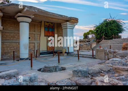 Fresko der Prozession in den Ruinen des Palastes Knossos auf Kreta, Griechenland. Stockfoto
